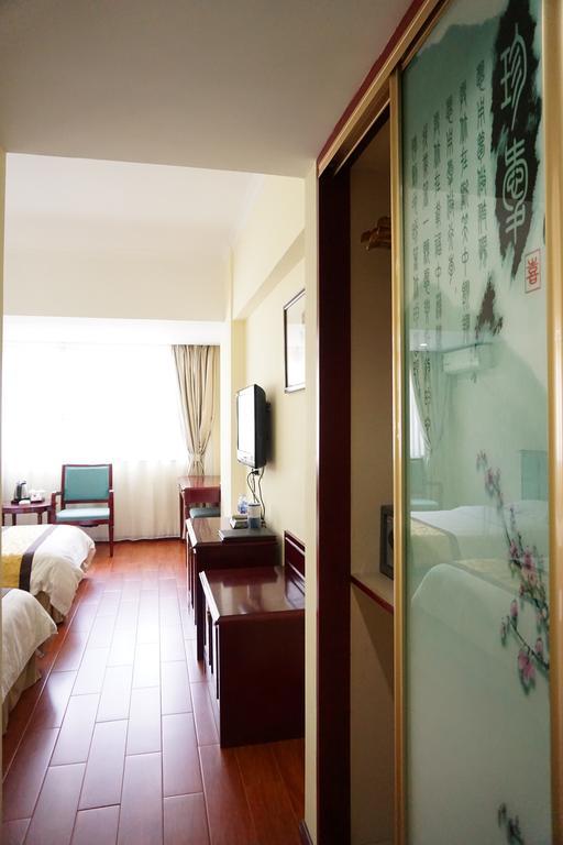 قوانغتشو Guangdong Oversea Chinese Hotel الغرفة الصورة