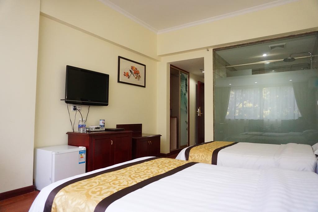 قوانغتشو Guangdong Oversea Chinese Hotel الغرفة الصورة