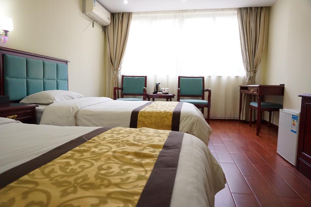 قوانغتشو Guangdong Oversea Chinese Hotel الغرفة الصورة