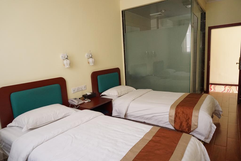 قوانغتشو Guangdong Oversea Chinese Hotel الغرفة الصورة