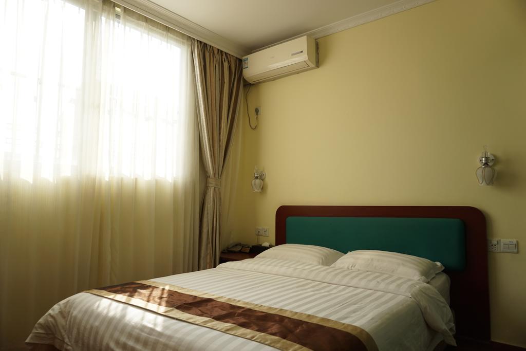 قوانغتشو Guangdong Oversea Chinese Hotel الغرفة الصورة