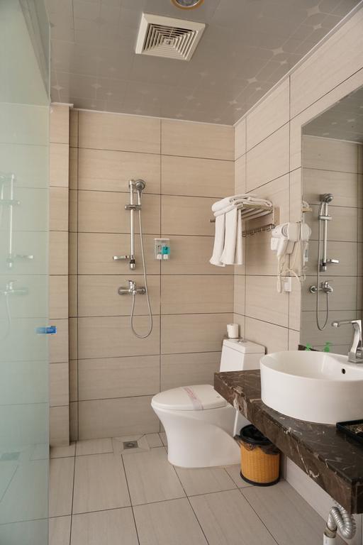 قوانغتشو Guangdong Oversea Chinese Hotel الغرفة الصورة